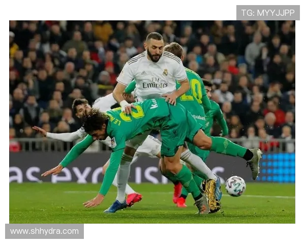 皇家马德里迎战强敌全力争胜 展现霸气实力争夺顶级荣誉 皇家马德里迎战强敌全力争胜 展现霸气实力争夺顶级荣誉