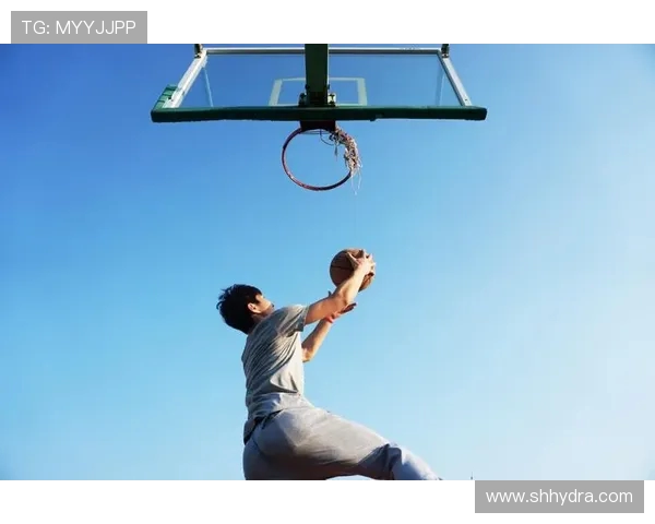 篮球的魅力与挑战:探索现代篮球的战术演变与运动员成长之路