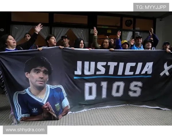 迭戈马拉多纳传奇一生从球场巨星到永恒足球精神象征