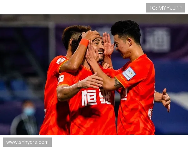 哈维西蒙斯:新星崛起的足球天才与未来的无限可能