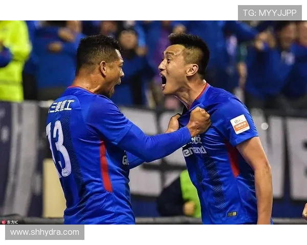 国足迎战中国香港激情对决海报展现足球魅力与团结精神 国足迎战中国香港激情对决海报展现足球魅力与团结精神