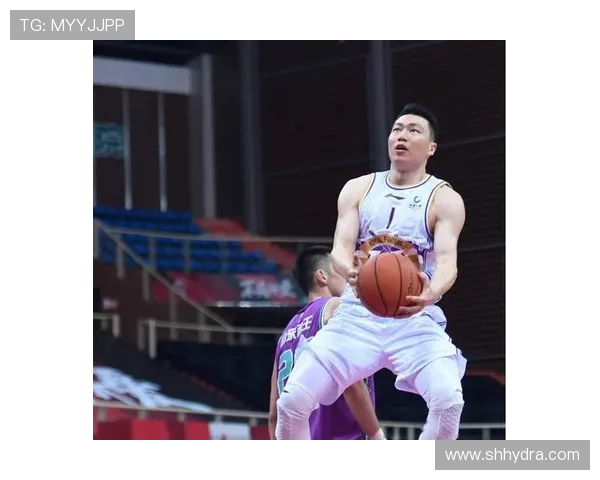 李根：从篮球场上的闪耀星光到人生舞台的坚韧奋斗者